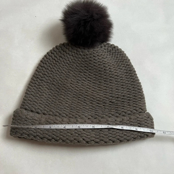 ELIE TAHARI Gray CASHMERE & Wool Blend  HAT Beanie Chunky Knit NWOT - Picture 2 of 8